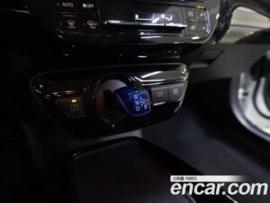 Toyota Prius 1.8 E 2021 года из Южной Кореи