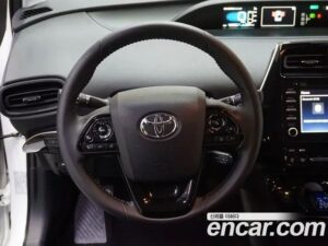 Toyota Prius 1.8 E 2021 года из Южной Кореи