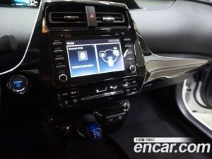 Toyota Prius 1.8 E 2021 года из Южной Кореи