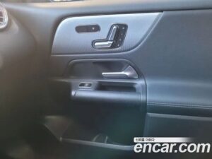 Mercedes-Benz GLB-Class GLB200 d 2021 года из Южной Кореи