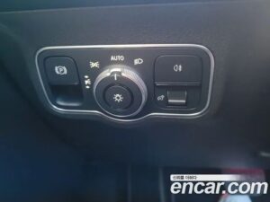 Mercedes-Benz GLB-Class GLB200 d 2021 года из Южной Кореи