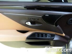 Lexus ES Executive 2020 года из Южной Кореи