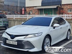 Toyota Camry 2.5 XLE HYBRID 2020 года из Южной Кореи