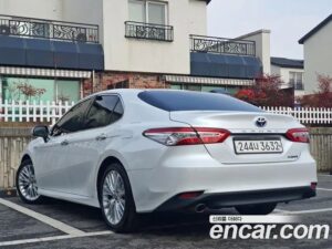 Toyota Camry 2.5 XLE HYBRID 2020 года из Южной Кореи
