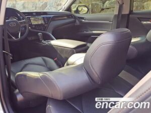 Toyota Camry 2.5 XLE HYBRID 2020 года из Южной Кореи