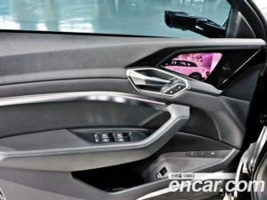 Audi e-tron 55 4WD 2022 года из Южной Кореи