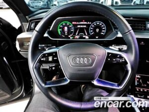 Audi e-tron 55 4WD 2022 года из Южной Кореи
