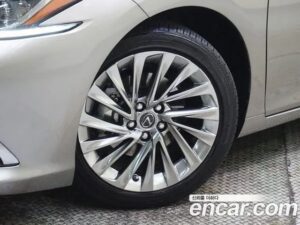 Lexus ES Luxury Plus 2022 года из Южной Кореи