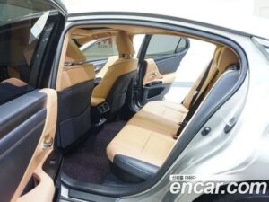 Lexus ES Luxury Plus 2022 года из Южной Кореи