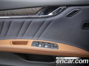 Maserati Quattroporte 3.0 V6 GranLusso 2021 года из Южной Кореи