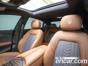 Maserati Quattroporte 3.0 V6 GranLusso 2021 года из Южной Кореи