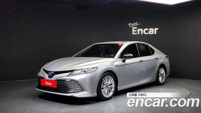 Toyota Camry 2.5 XLE HYBRID 2020 года из Кореи
