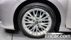 Toyota Camry 2.5 XLE HYBRID 2020 года из Южной Кореи