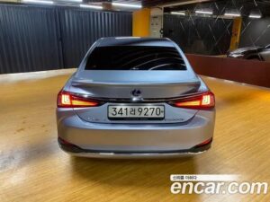 Lexus ES Luxury Plus 2022 года из Южной Кореи