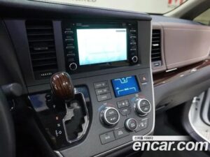 Toyota Sienna 3.5 2020 года из Южной Кореи