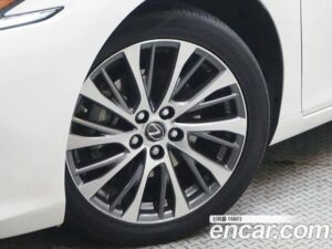 Lexus ES Luxury 2020 года из Южной Кореи