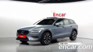 Volvo V60 B5 PRO AWD 2022 года из Южной Кореи
