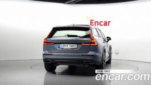 Volvo V60 B5 PRO AWD 2022 года из Южной Кореи
