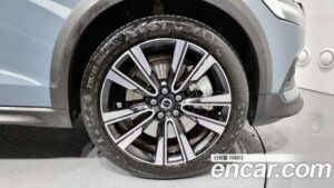 Volvo V60 B5 PRO AWD 2022 года из Южной Кореи