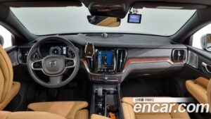Volvo V60 B5 PRO AWD 2022 года из Южной Кореи