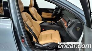 Volvo V60 B5 PRO AWD 2022 года из Южной Кореи