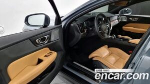Volvo V60 B5 PRO AWD 2022 года из Южной Кореи