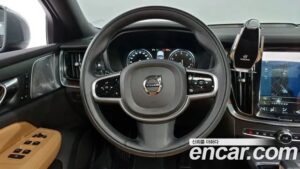 Volvo V60 B5 PRO AWD 2022 года из Южной Кореи