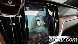 Volvo V60 B5 PRO AWD 2022 года из Южной Кореи