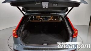 Volvo V60 B5 PRO AWD 2022 года из Южной Кореи