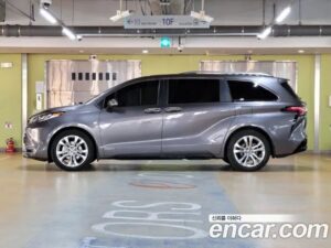 Toyota Sienna 2.5 HYBRID 2WD 2021 года из Южной Кореи