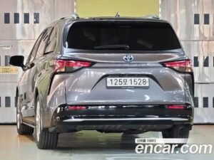 Toyota Sienna 2.5 HYBRID 2WD 2021 года из Южной Кореи