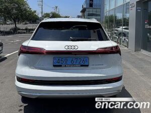 Audi e-tron 55 4WD 2022 года из Южной Кореи