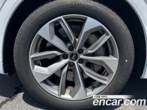 Audi e-tron 55 4WD 2022 года из Южной Кореи
