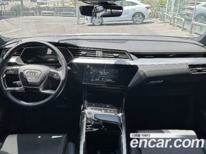 Audi e-tron 55 4WD 2022 года из Южной Кореи