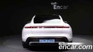 Porsche Taycan Turbo 2021 года из Южной Кореи