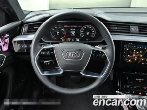 Audi e-tron 55 4WD 2022 года из Южной Кореи