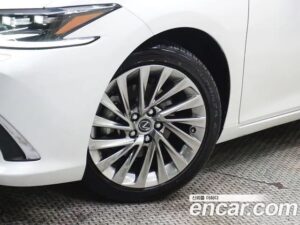 Lexus ES Executive 2022 года из Южной Кореи