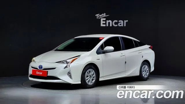Toyota Prius 1.8 E 2019 года из Кореи