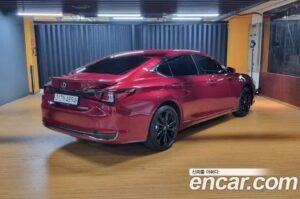 Lexus ES F-Sport 2022 года из Южной Кореи