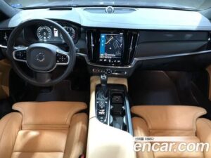 Volvo V90 T5 PRO AWD 2020 года из Южной Кореи