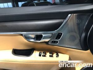 Volvo V90 T5 PRO AWD 2020 года из Южной Кореи