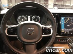 Volvo V90 T5 PRO AWD 2020 года из Южной Кореи