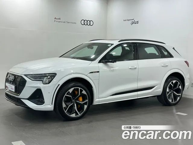 Audi e-tron S 2022 года из Кореи