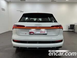 Audi e-tron S 2022 года из Южной Кореи