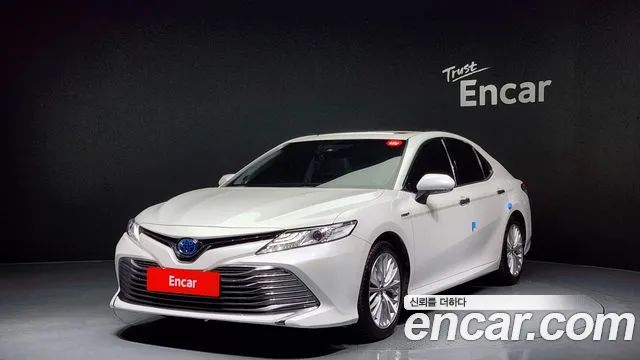 Toyota Camry 2.5 XLE HYBRID 2019 года из Кореи