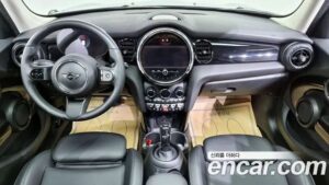 Mini Cooper 5Door CLASSIC Plus COMFORT PACK 2022 года из Южной Кореи