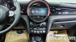Mini Cooper 5Door CLASSIC Plus COMFORT PACK 2022 года из Южной Кореи