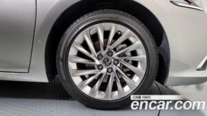 Lexus ES Luxury Plus 2021 года из Южной Кореи