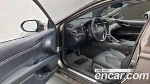 Toyota Camry 2.5 XLE HYBRID 2020 года из Южной Кореи