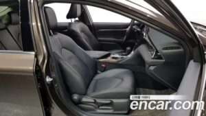 Toyota Camry 2.5 XLE HYBRID 2020 года из Южной Кореи